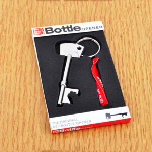 這是個鑰匙形狀的開瓶器，有實際的開瓶功能，又有特別的造型，是有實際功能的小物代表